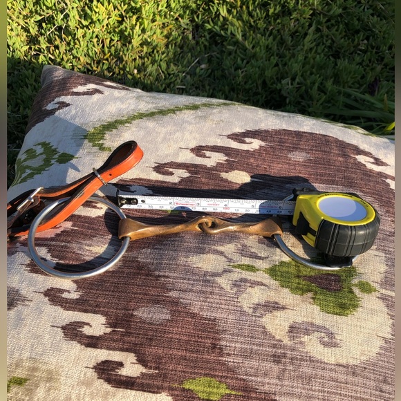 NWOT Roller Mouth Snaffle Bit w/Leather Chin Strap - Picture 3 of 4